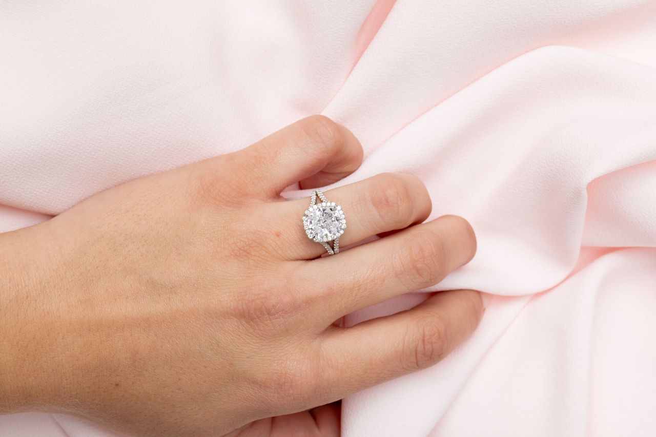10 Popular Wedding Ring Engraving Ideas For The Modern Couple -  SingaporeBrides