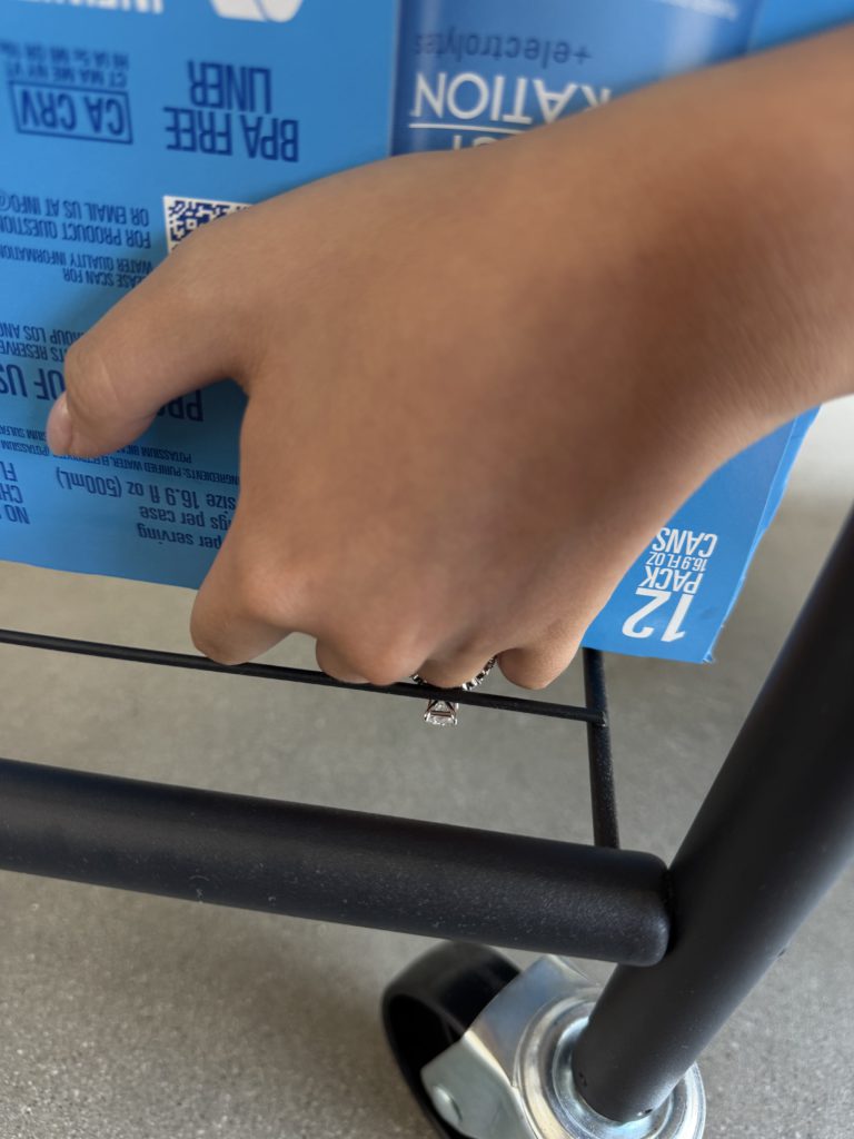 Engagment_ring_stuck_grocery_cart Taking box out of a grocery cart while wearing engagement ring